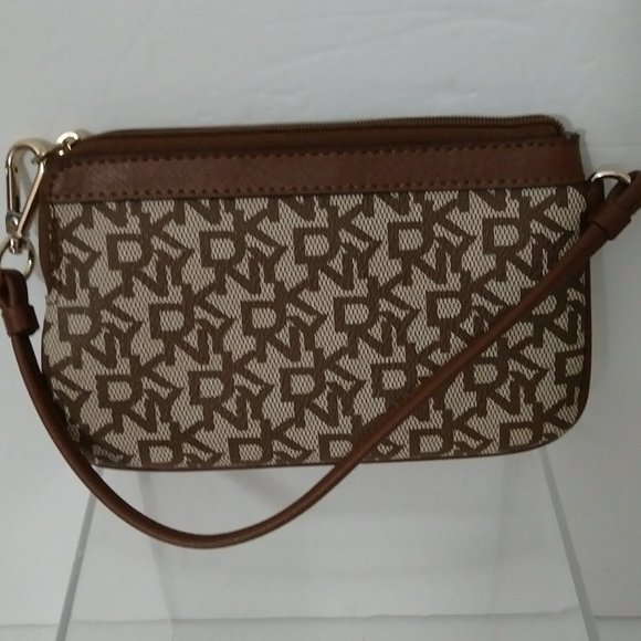 Dkny Handbags - DKNY Donna Karen Bryan Item Wristlet Clutch Bag Brown
